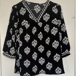 Black and White V-Neck Patterned Women's Top